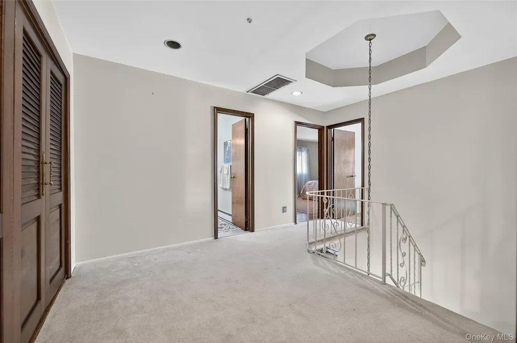 73 Reed Drive Roslyn NY 11576