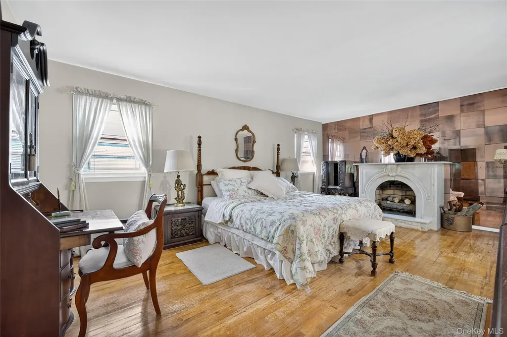 73 Reed Drive Roslyn NY 11576