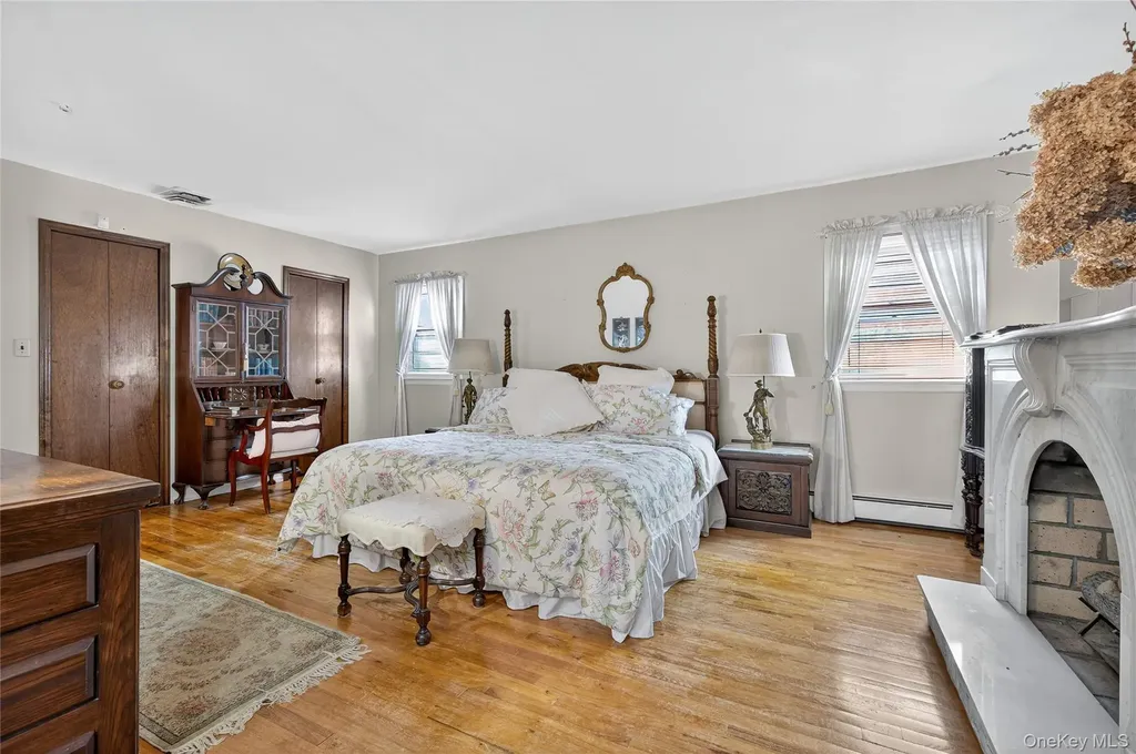73 Reed Drive Roslyn NY 11576