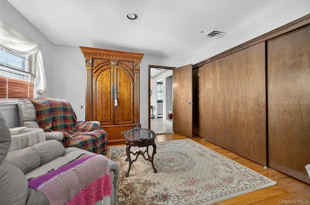 73 Reed Drive Roslyn NY 11576