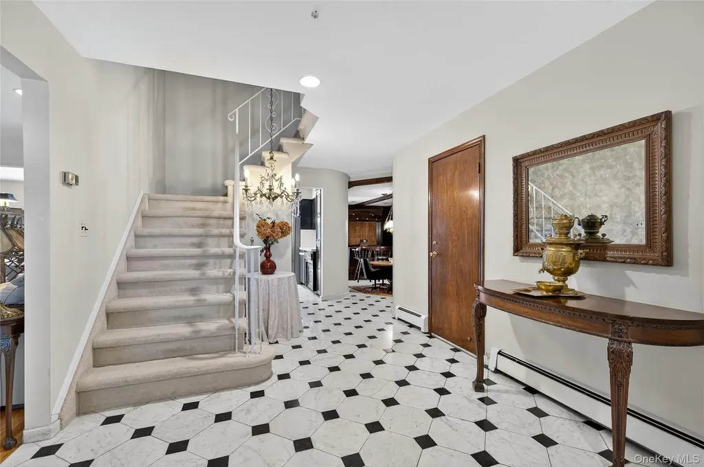73 Reed Drive Roslyn NY 11576