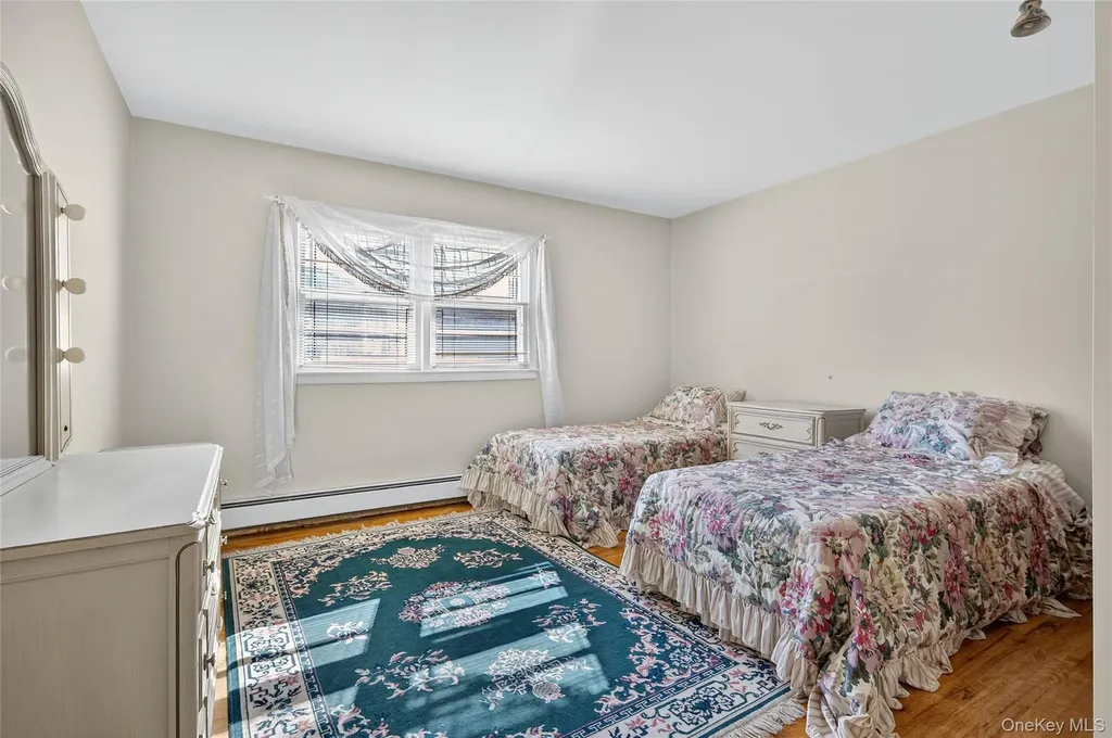 73 Reed Drive Roslyn NY 11576