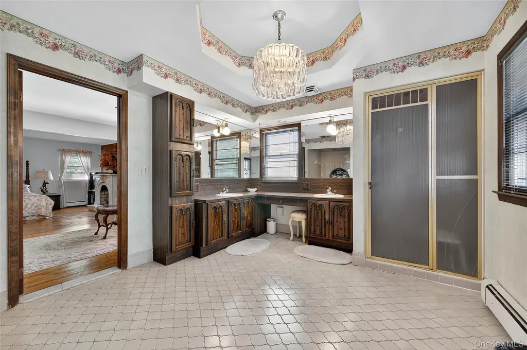 73 Reed Drive Roslyn NY 11576