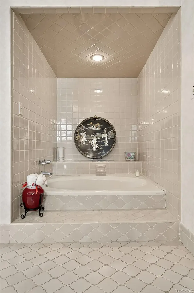 73 Reed Drive Roslyn NY 11576