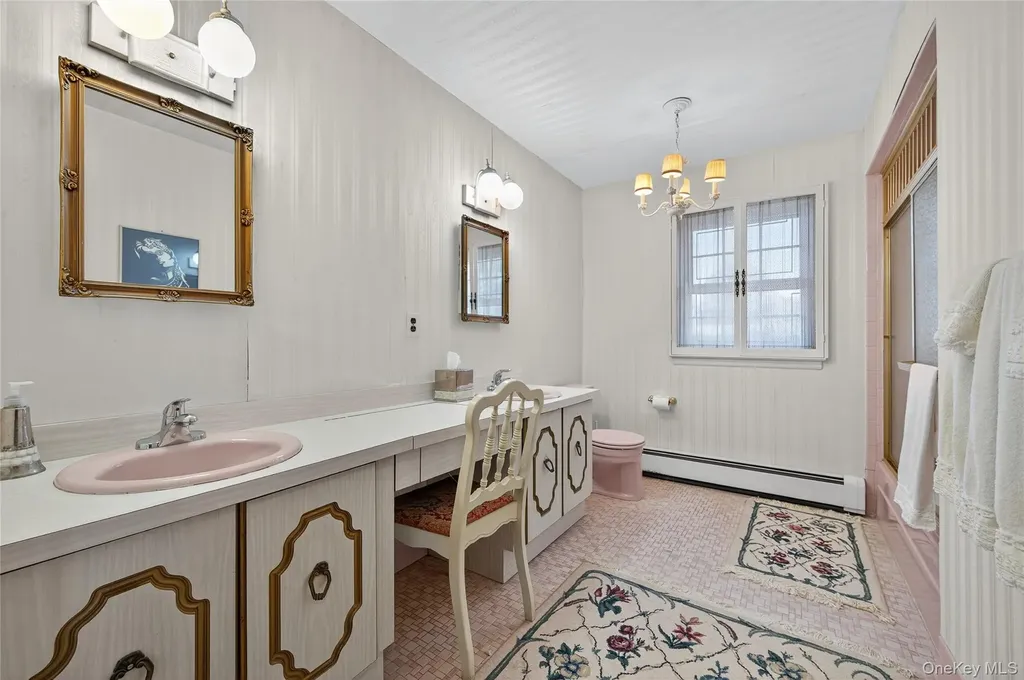 73 Reed Drive Roslyn NY 11576