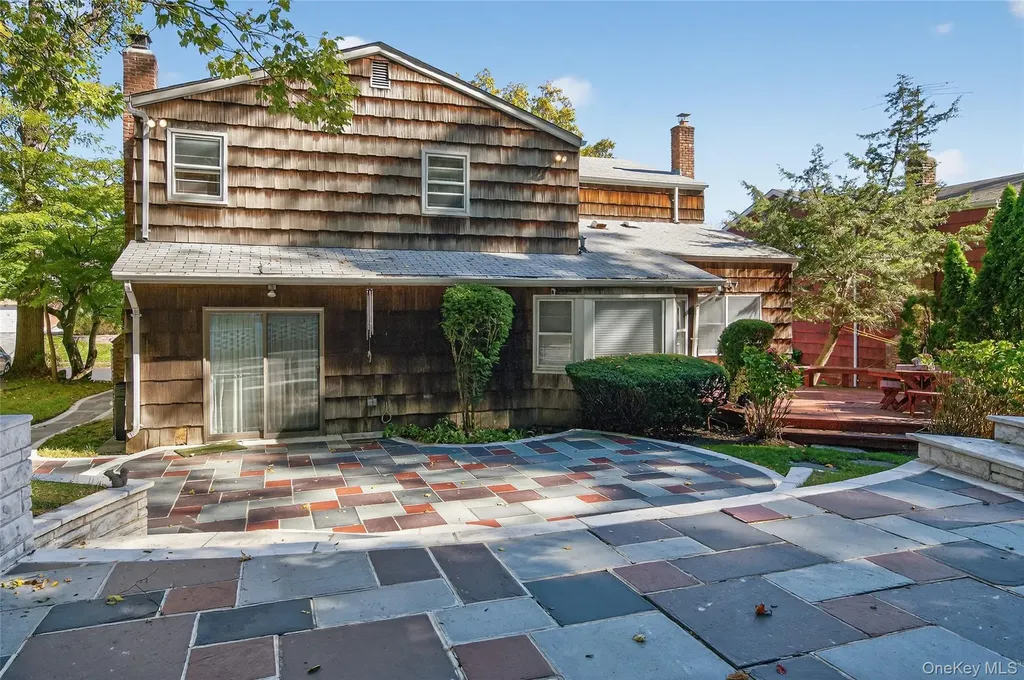 73 Reed Drive Roslyn NY 11576