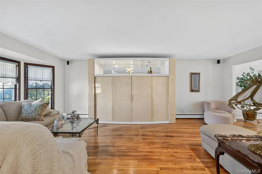 73 Reed Drive Roslyn NY 11576