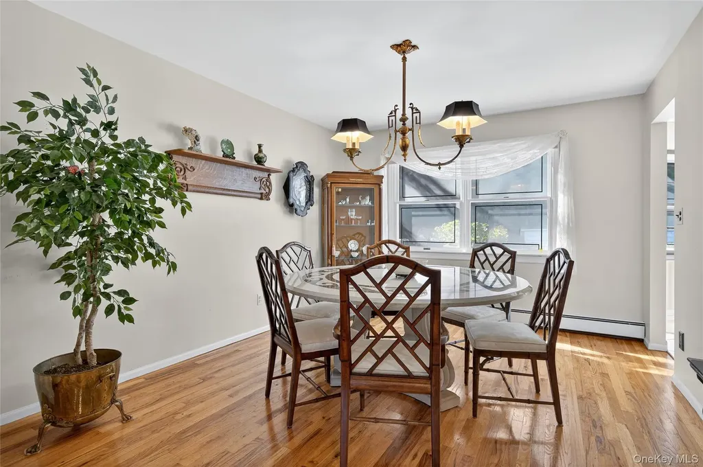 73 Reed Drive Roslyn NY 11576