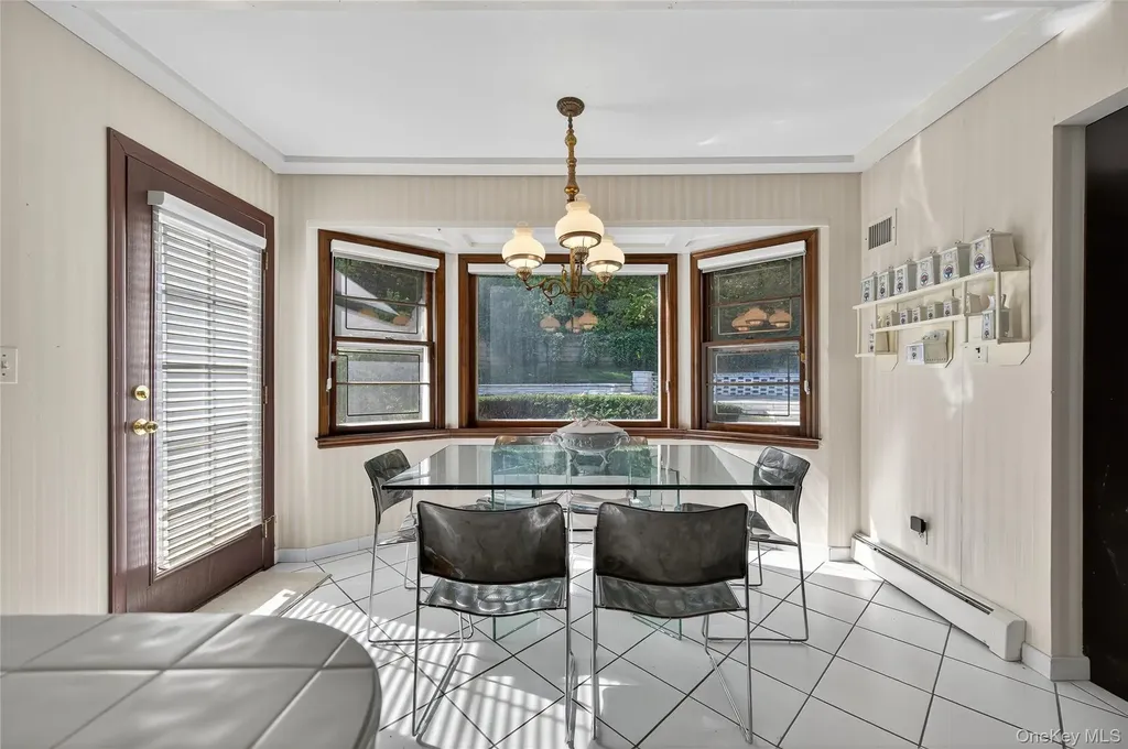 73 Reed Drive Roslyn NY 11576