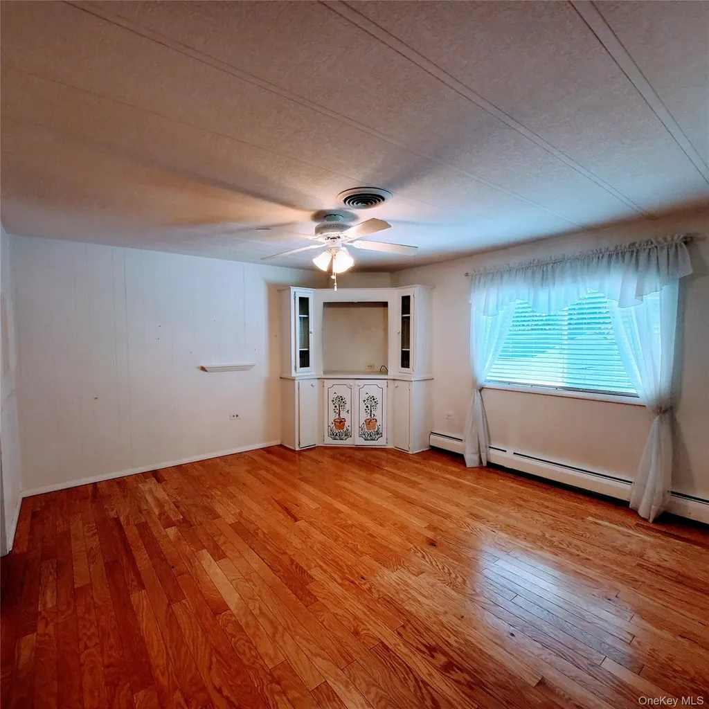 29 Perry Road Hyde Park NY 12538
