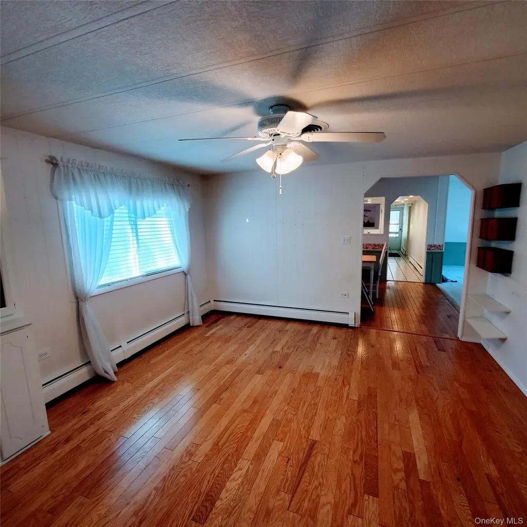 29 Perry Road Hyde Park NY 12538