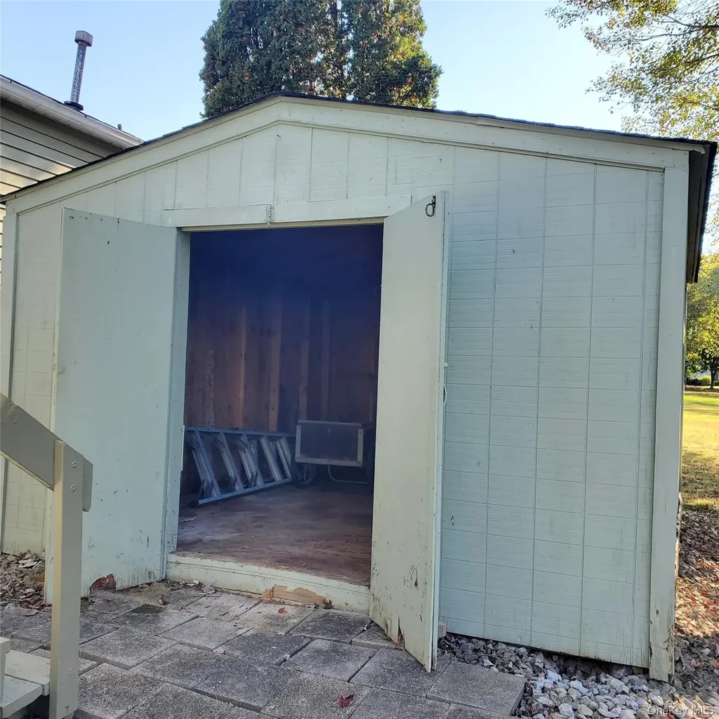 29 Perry Road Hyde Park NY 12538