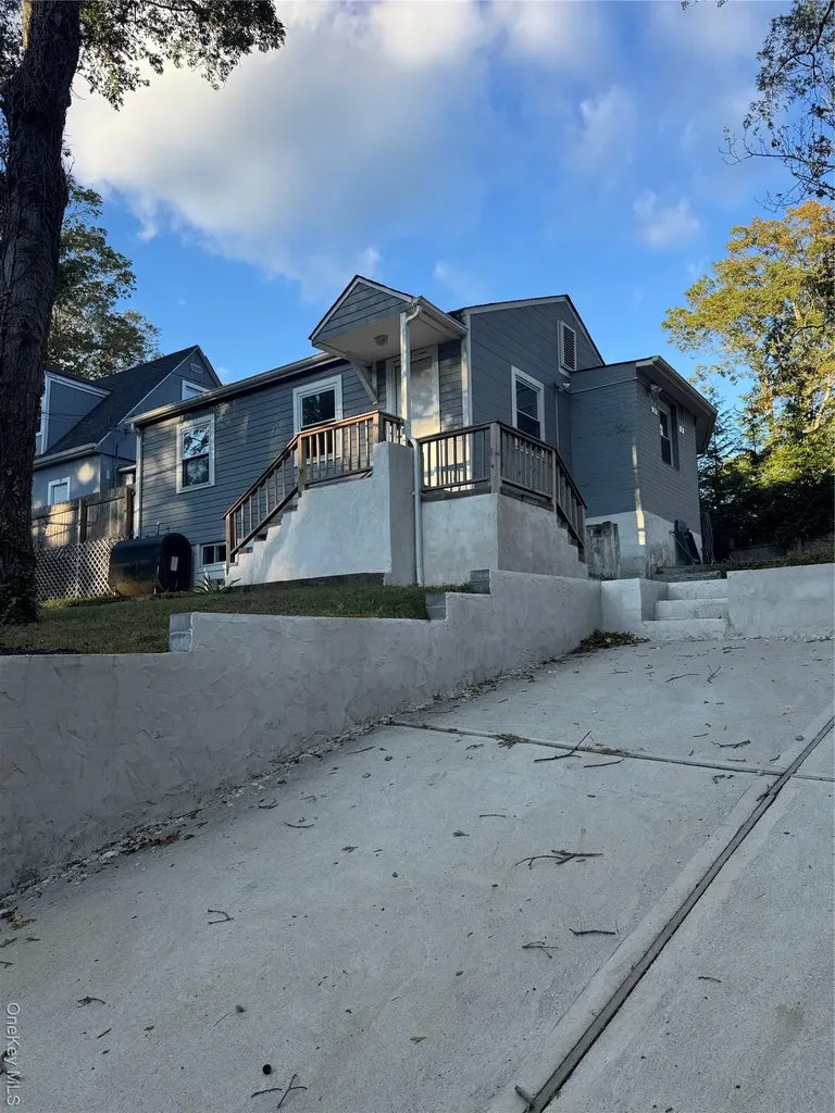 21 Lincoln Drive Rocky Point NY 11778