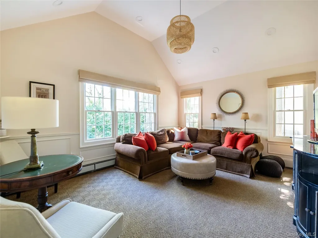 50 Eakins Road Manhasset NY 11030