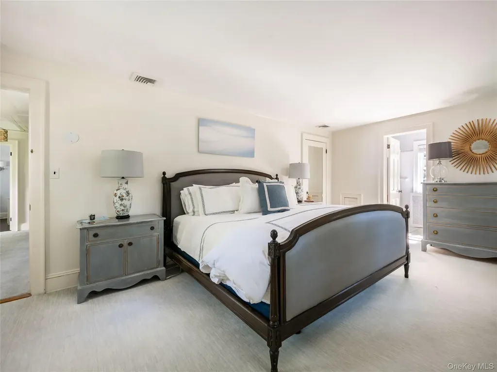 50 Eakins Road Manhasset NY 11030