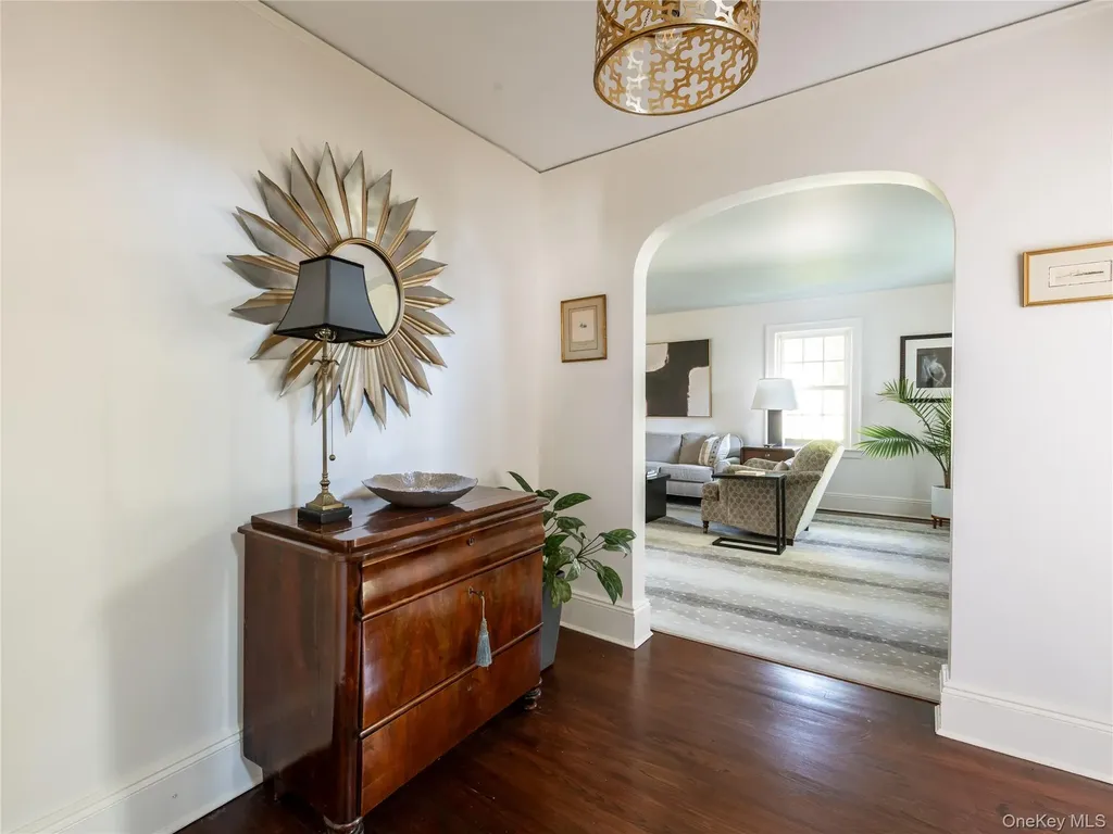 50 Eakins Road Manhasset NY 11030