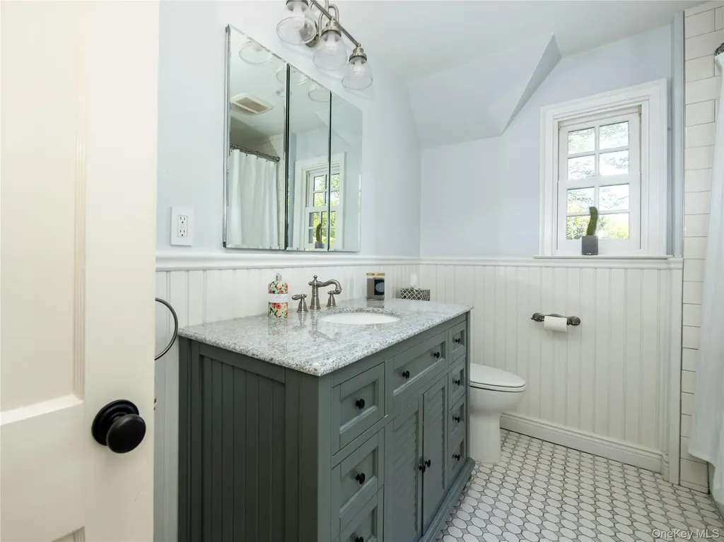 50 Eakins Road Manhasset NY 11030