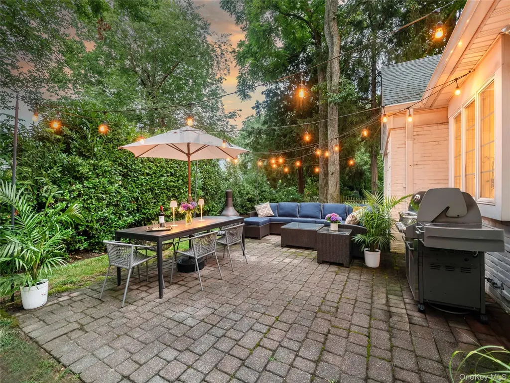 50 Eakins Road Manhasset NY 11030