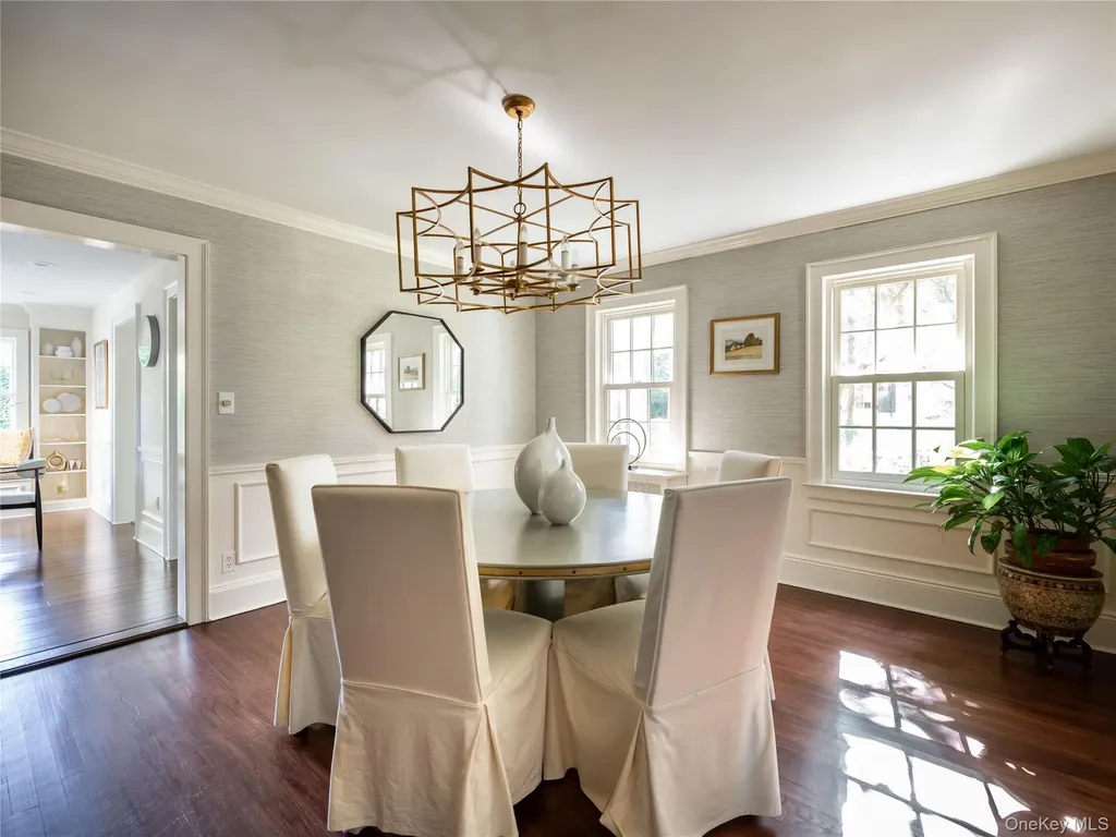 50 Eakins Road Manhasset NY 11030