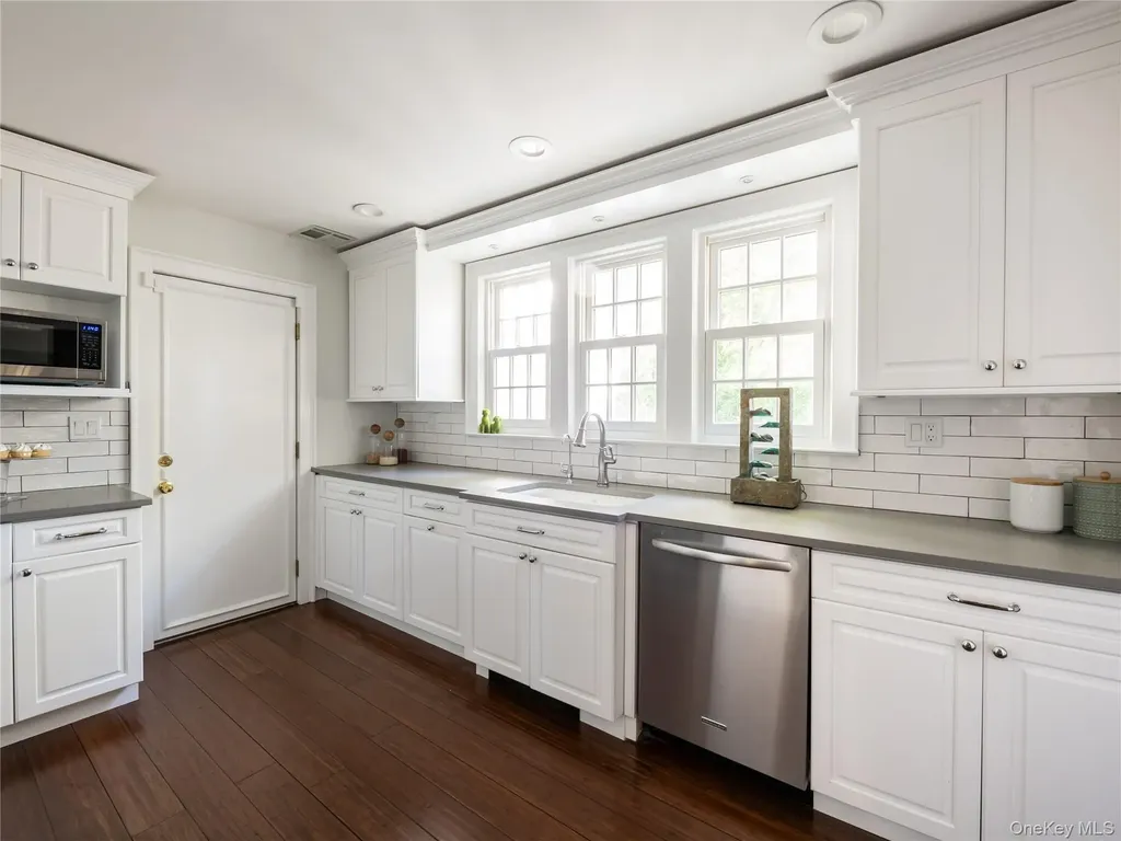 50 Eakins Road Manhasset NY 11030