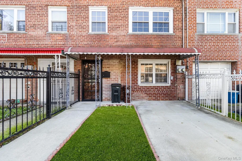 836 E 221st Street Bronx NY 10467
