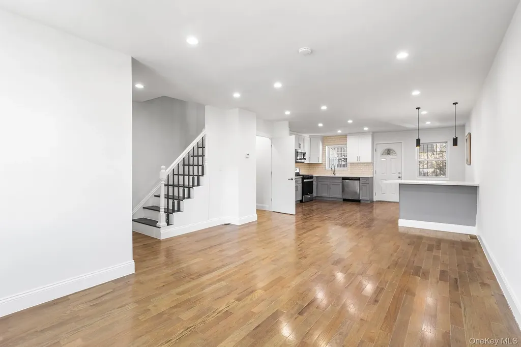 836 E 221st Street Bronx NY 10467
