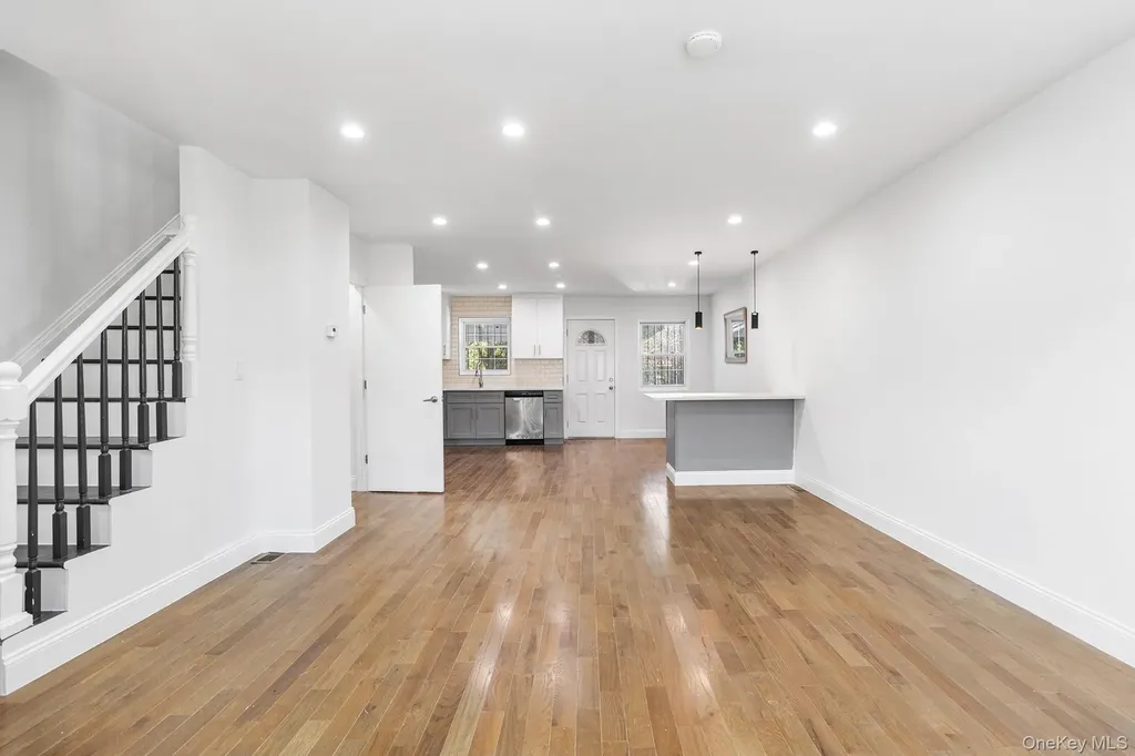 836 E 221st Street Bronx NY 10467