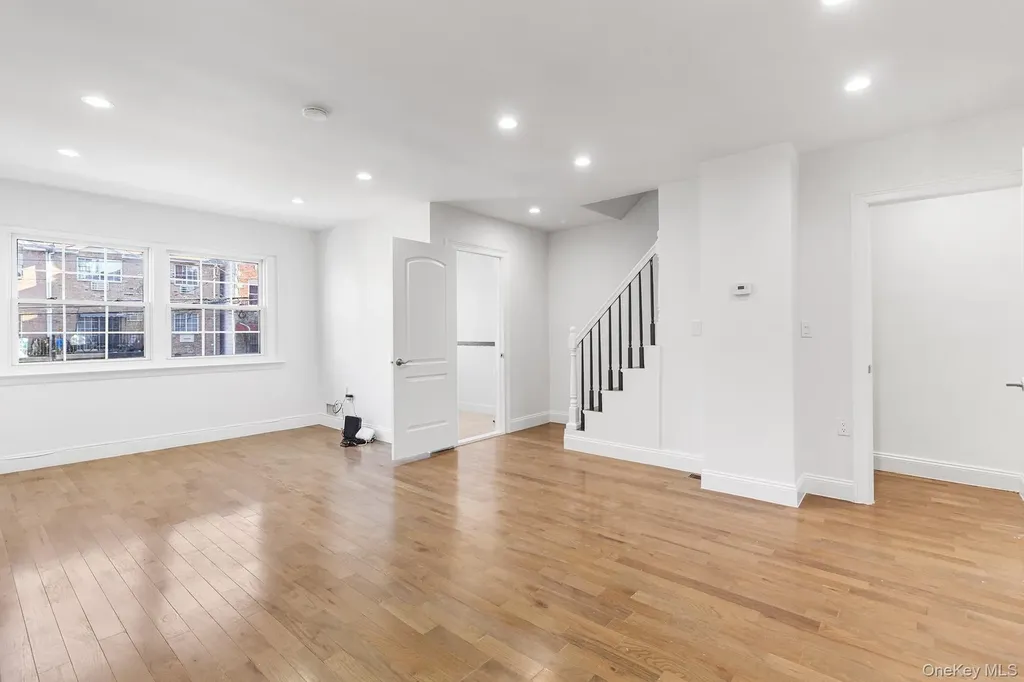 836 E 221st Street Bronx NY 10467