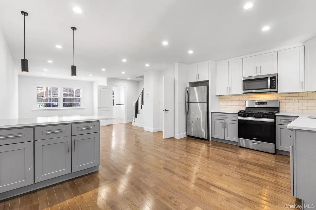 836 E 221st Street Bronx NY 10467