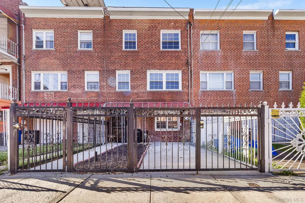 836 E 221st Street Bronx NY 10467