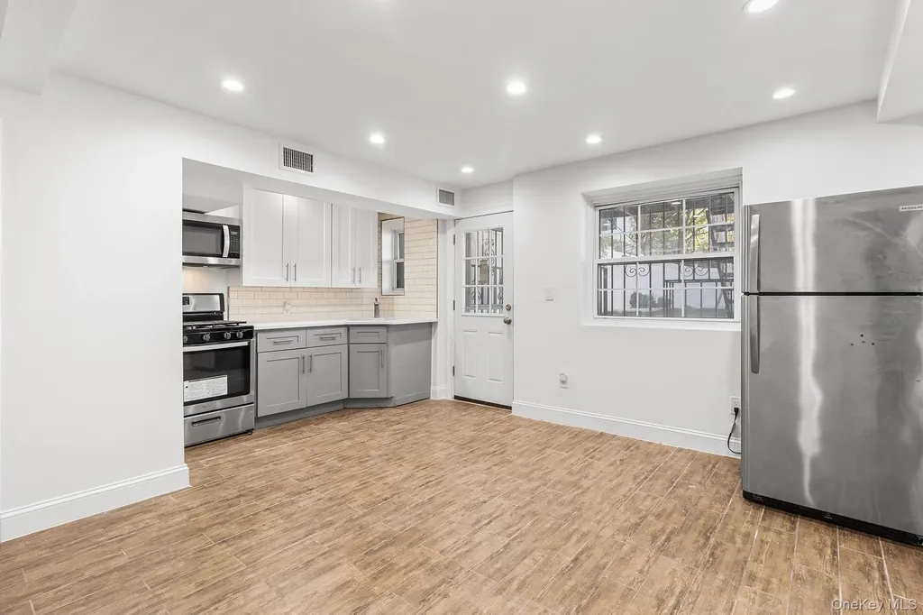 836 E 221st Street Bronx NY 10467