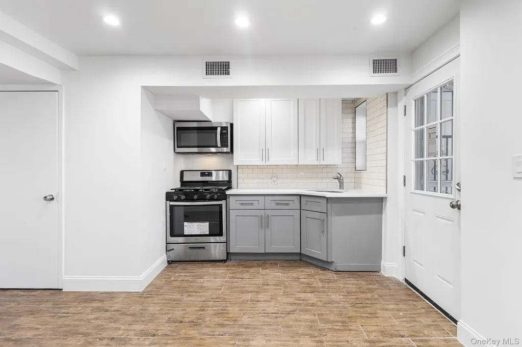 836 E 221st Street Bronx NY 10467