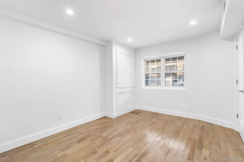 836 E 221st Street Bronx NY 10467