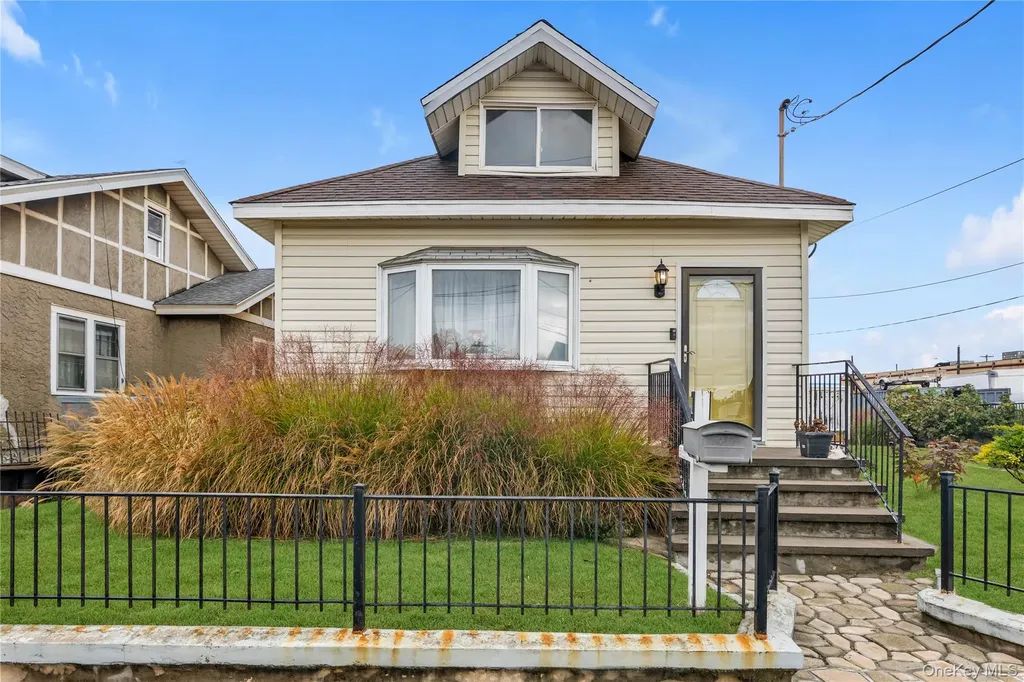 10 3rd Street Rosedale NY 11422