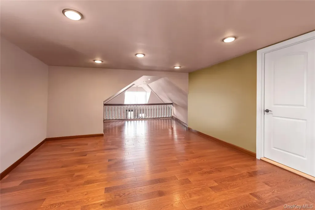 10 3rd Street Rosedale NY 11422