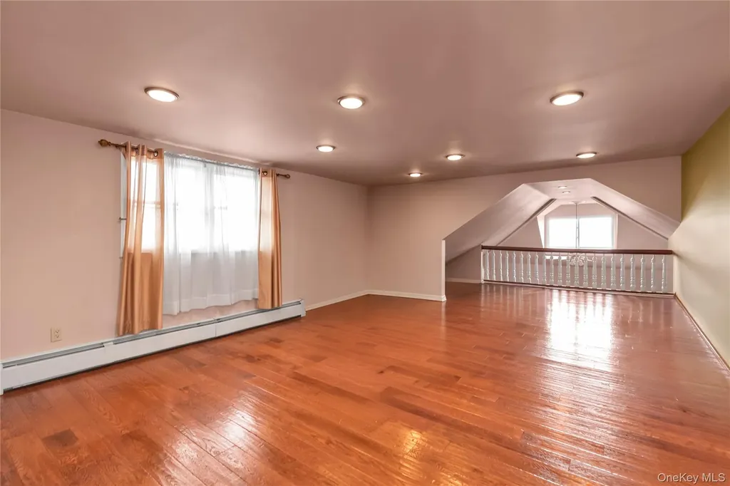 10 3rd Street Rosedale NY 11422