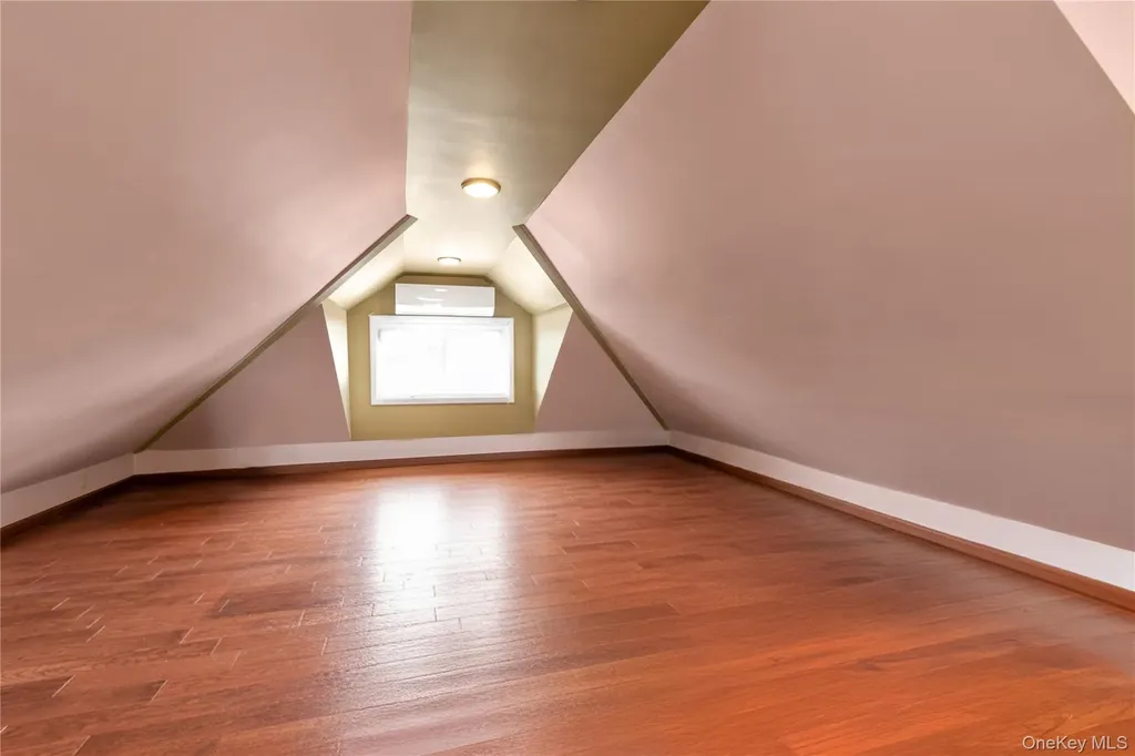 10 3rd Street Rosedale NY 11422