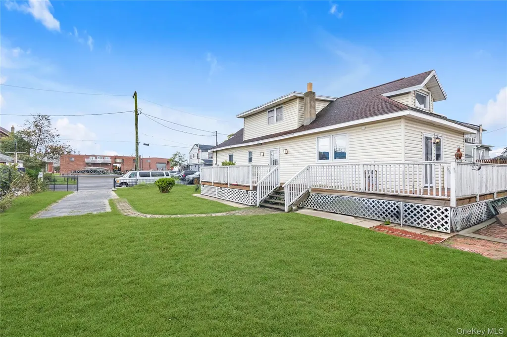 10 3rd Street Rosedale NY 11422