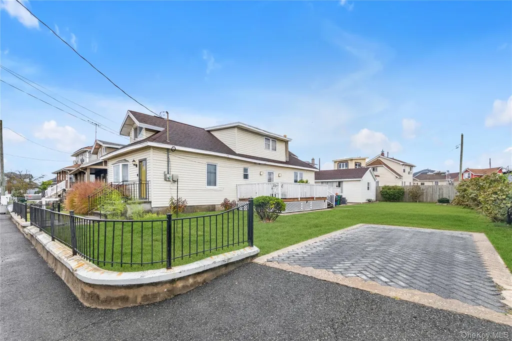10 3rd Street Rosedale NY 11422