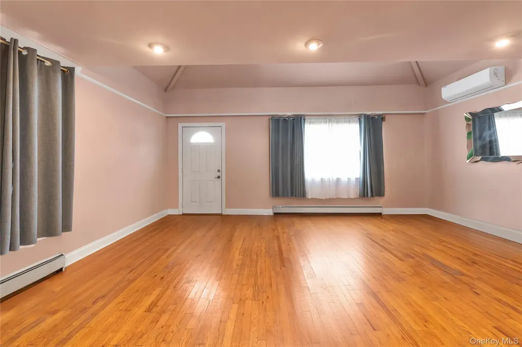 10 3rd Street Rosedale NY 11422
