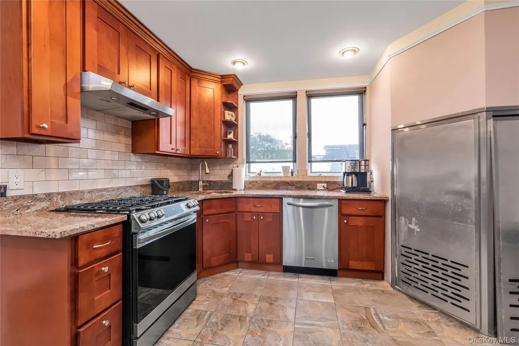 10 3rd Street Rosedale NY 11422