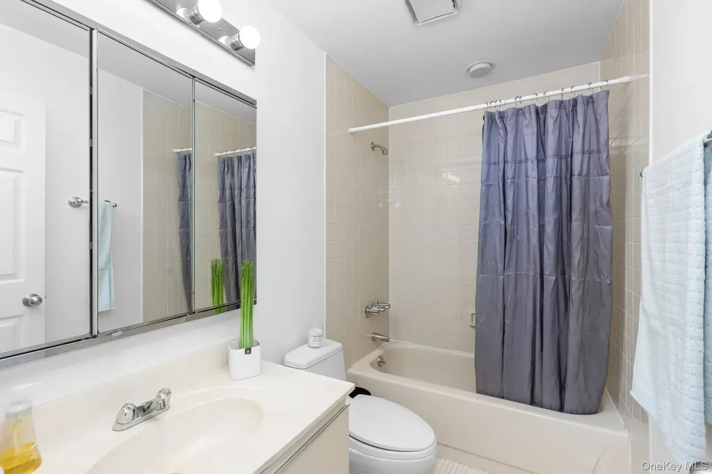 8 Deepwater Way Bronx NY 10464
