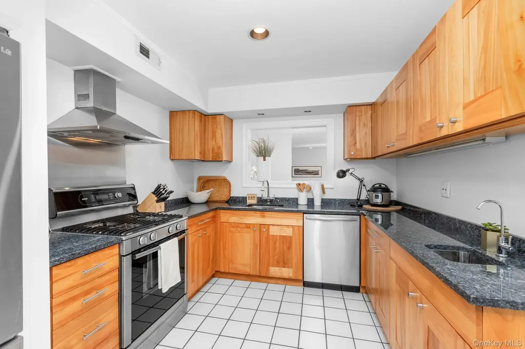 8 Deepwater Way Bronx NY 10464