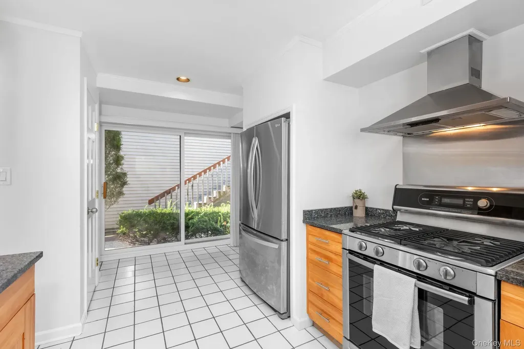 8 Deepwater Way Bronx NY 10464