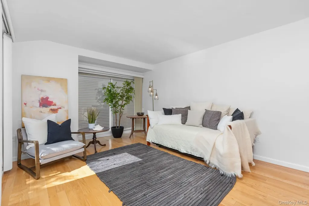 8 Deepwater Way Bronx NY 10464
