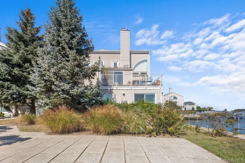 8 Deepwater Way Bronx NY 10464