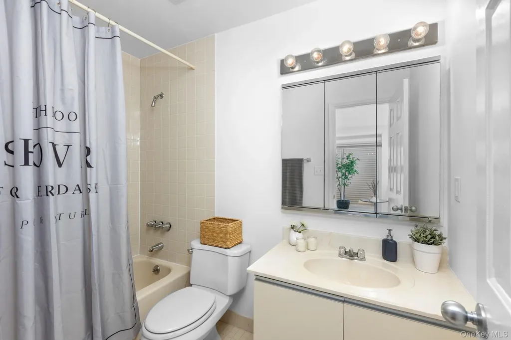 8 Deepwater Way Bronx NY 10464
