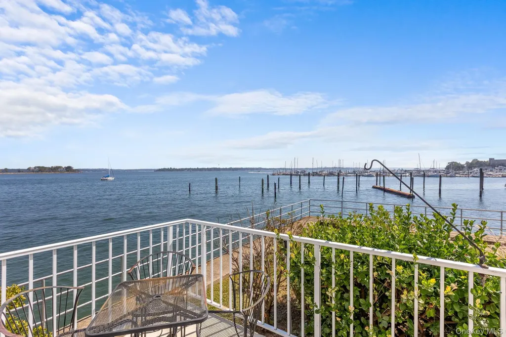 8 Deepwater Way Bronx NY 10464