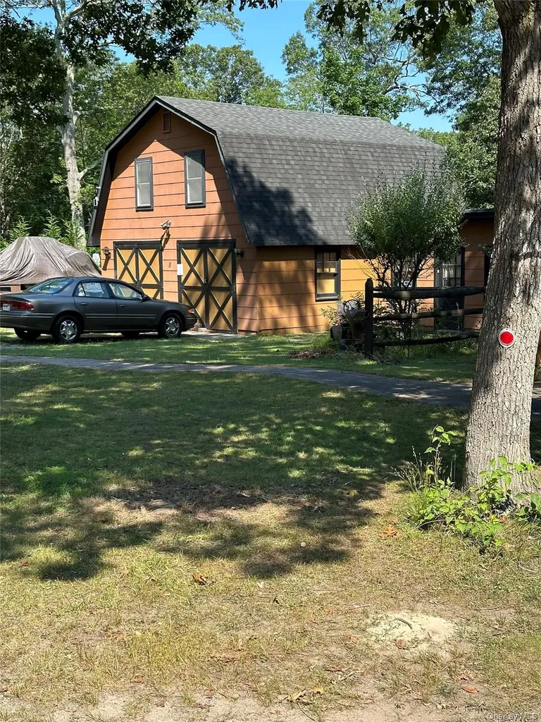 5 Avon Lane Middle Island NY 11953
