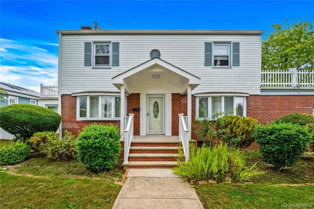 28 Elizabeth Avenue Hempstead NY 11550